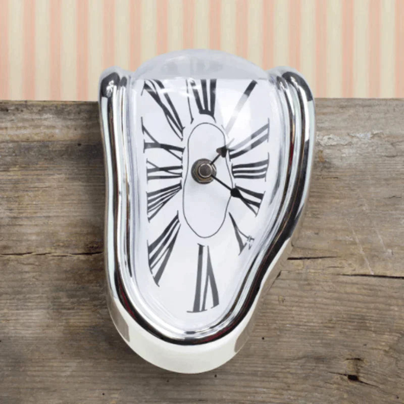 Abstrakt Smeltende Hyldeur i Moderne Design – Dekorativt Surrealistisk Bordur til Hjem og Kontor