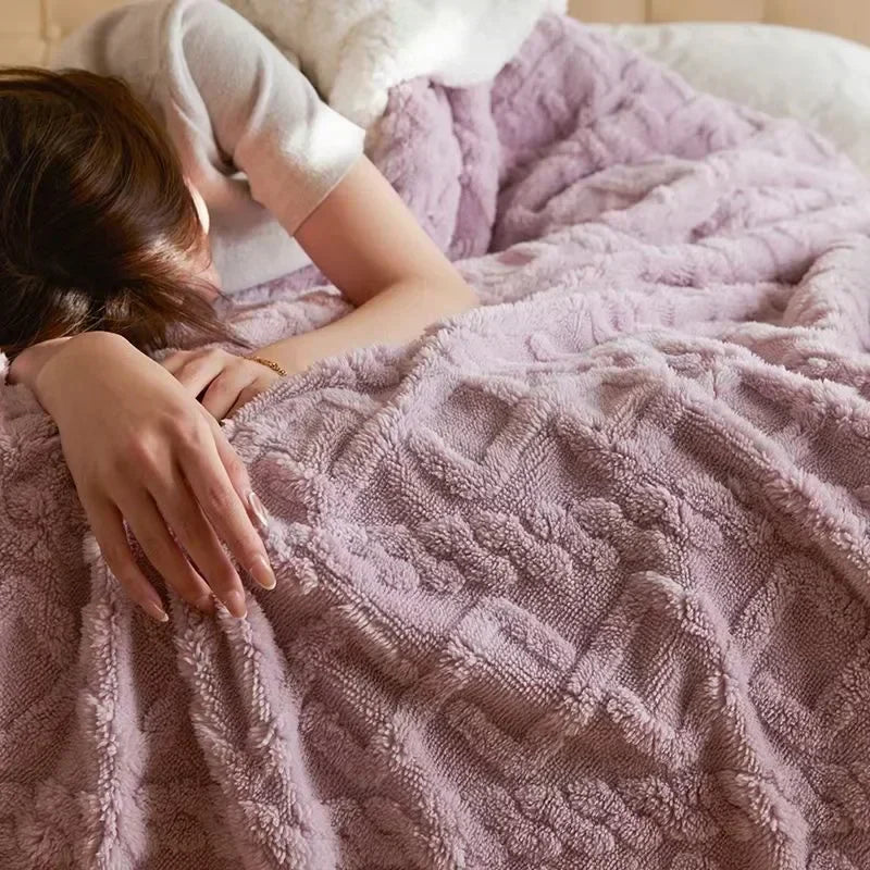 Varmt Dobbelt­sidet Tæppe i Fløjl og Lammeuld – Ekstra Blødt Hyggetæppe til Vinter og Sofa