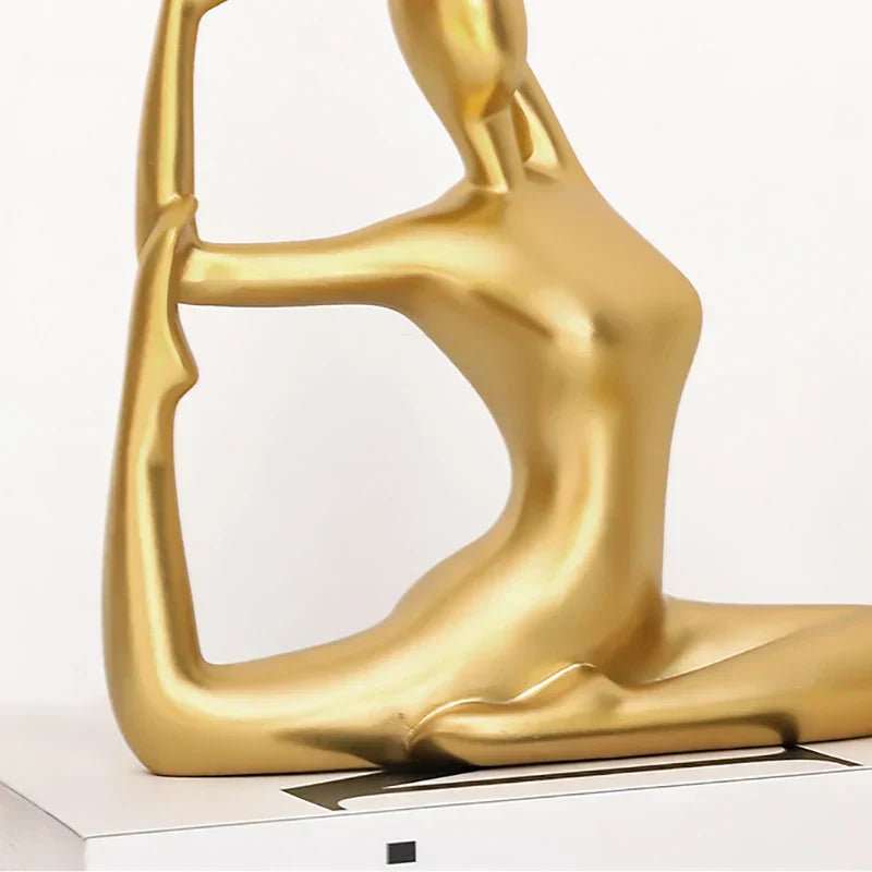 Elina Gylden Yogafigur i Moderne Harpiks – Dekorativ Skulptur til Stue, Kontor og Hjem